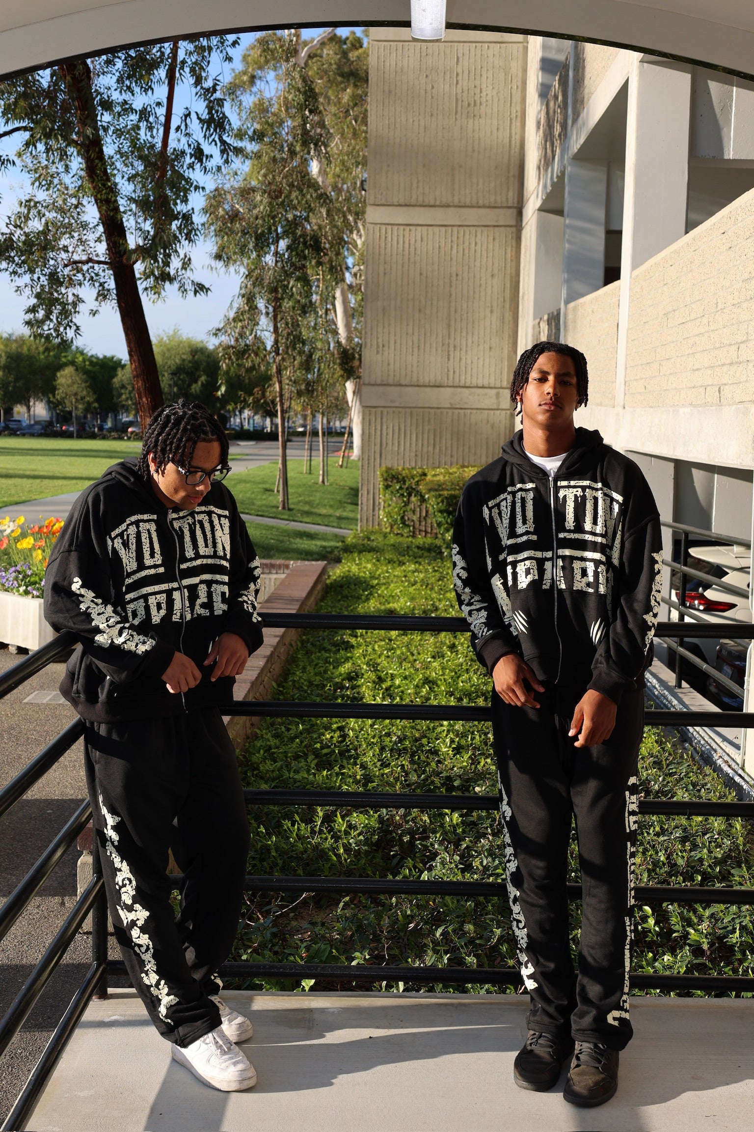 Saint BLACK Zip-up